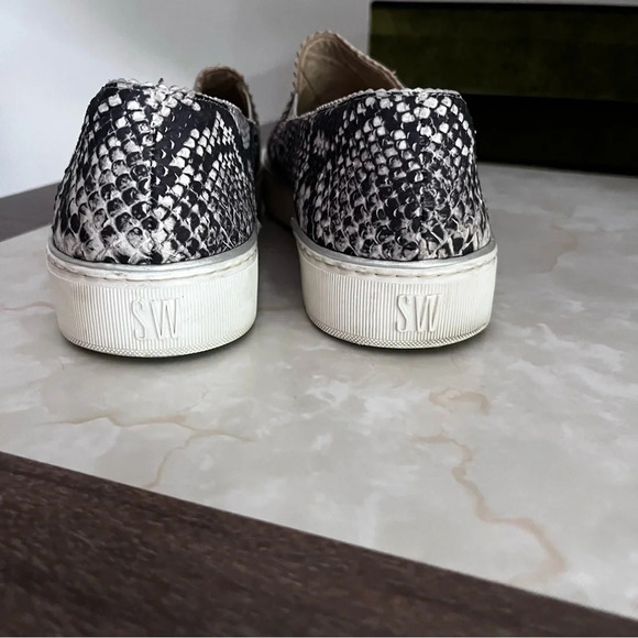 Stuart Weitzman Nuggets Snake Print Slip-On Size 9 - Picture 15 of 15